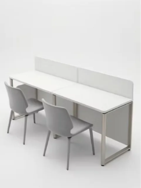 Bench 4 personas: mesa bench para cuatro personas, con cubierta blanca y pantalla divisoria